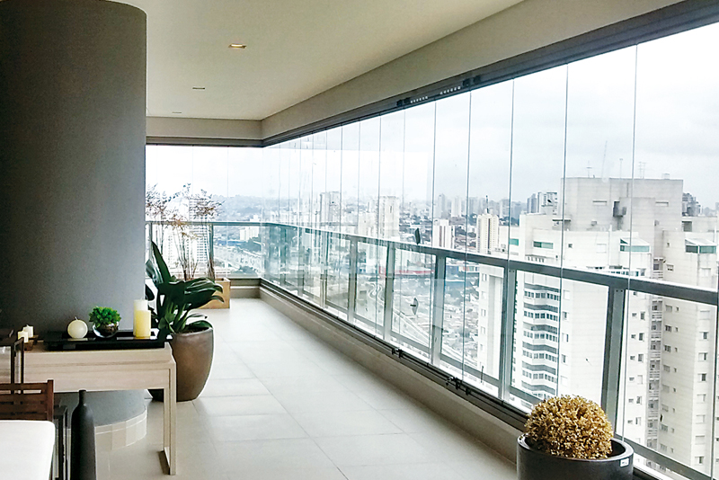 Fechamento de sacada com vidro